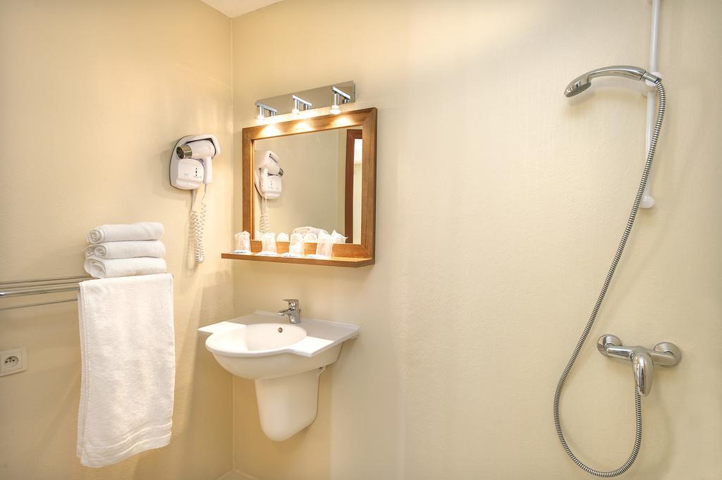 Hotel De France Chaudeyrac Экстерьер фото